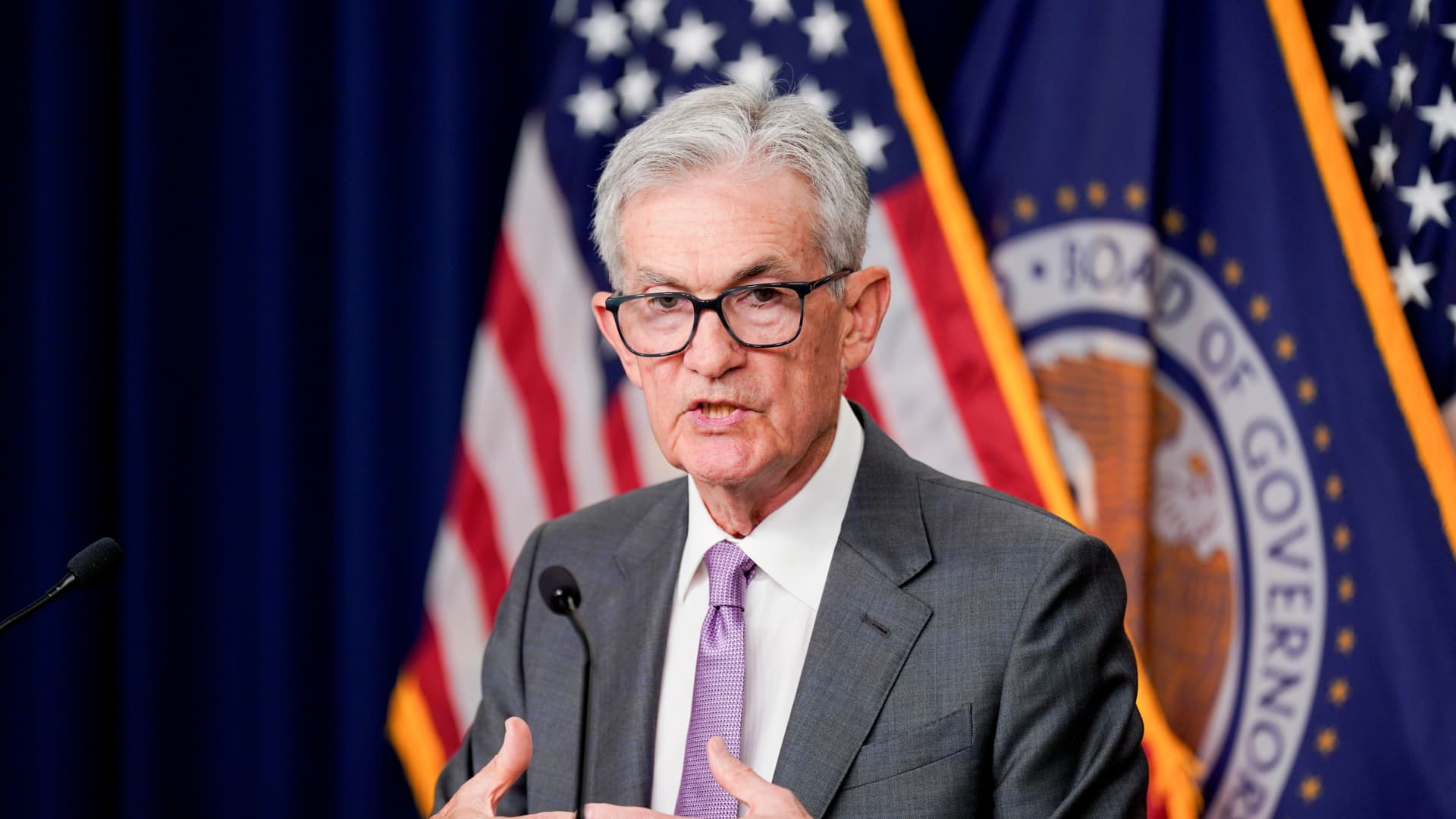 A big Fed rate cut this month could be very dangerous, economist warns