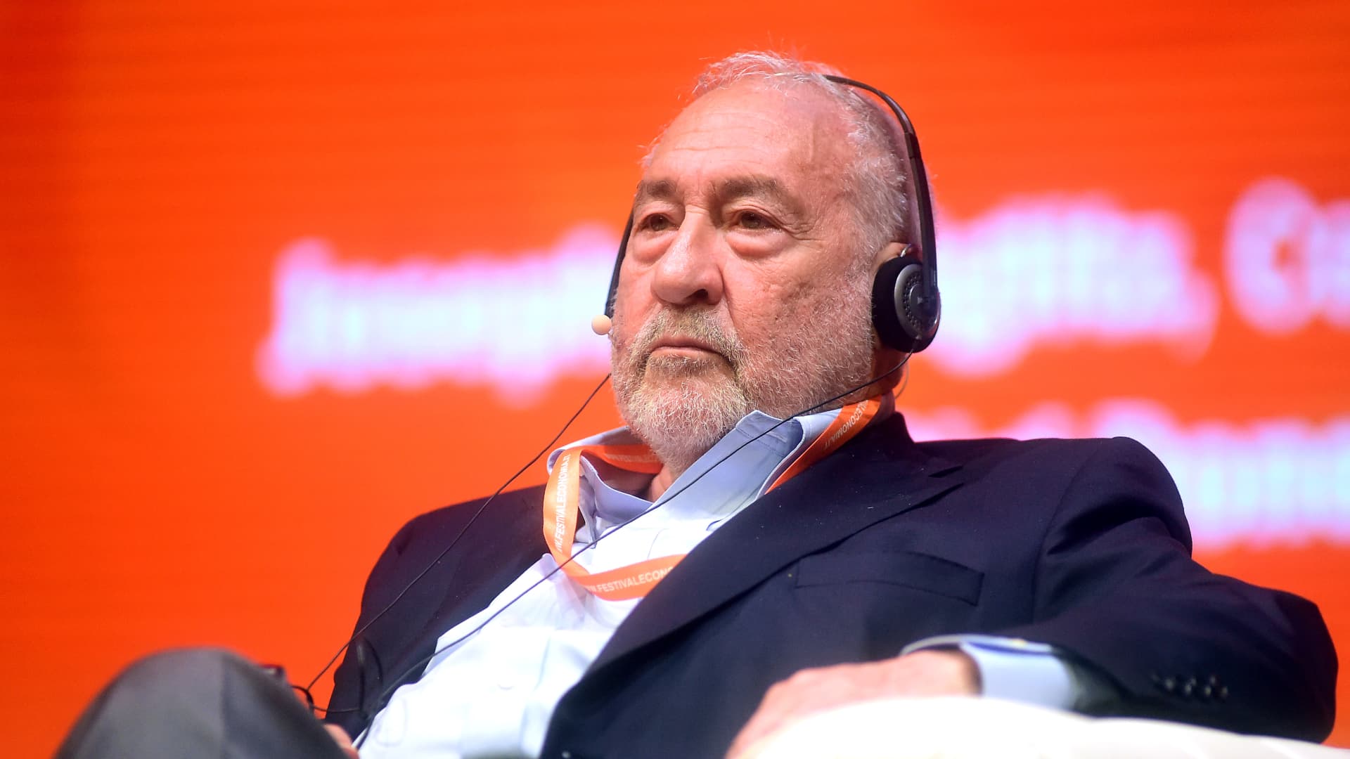 Nobel laureate Joseph Stiglitz wants the Fed to deliver a big rate cut